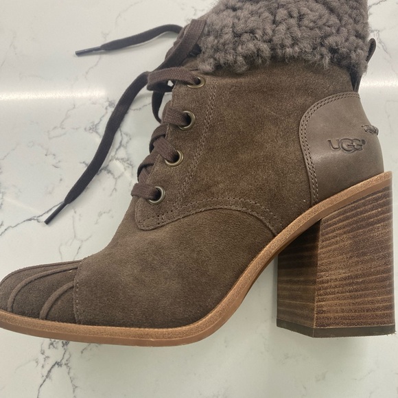 Stylish UGG Jaxon boots, block heel, size 7 - Picture 10 of 10